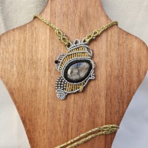 Amulet-ogrlica-turmalin-kvarc- oko-horusa-kristali