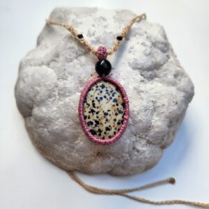 Amulet-ogrlica-dalmatinski-jaspis-kristali