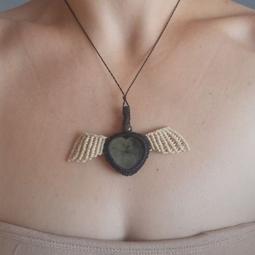 Amulet_ogrlica_prehnit_z_epidotom_in_labradorit